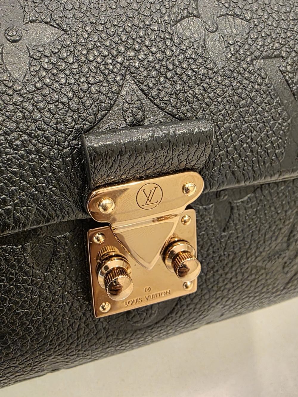 💯 Authentic Louis Vuitton Black Nano Madeleine - Picture 5 of 17